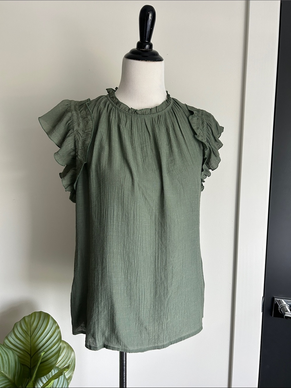 🫒🌺 Nanette L short sleeve light and flowy Ruffled Sleeve Blouse in Olive Green